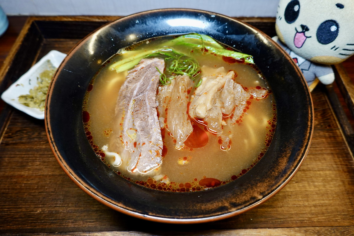 網站近期文章：【台北龍山寺站美食】雲水食堂牛肉麵 2026：飯店總經理轉行賣牛肉麵，開店僅2個月就贏得台北牛肉麵節1金、1銅，一鳴驚人，原來背後有洋蔥，自製小菜精彩不要錯過 7496