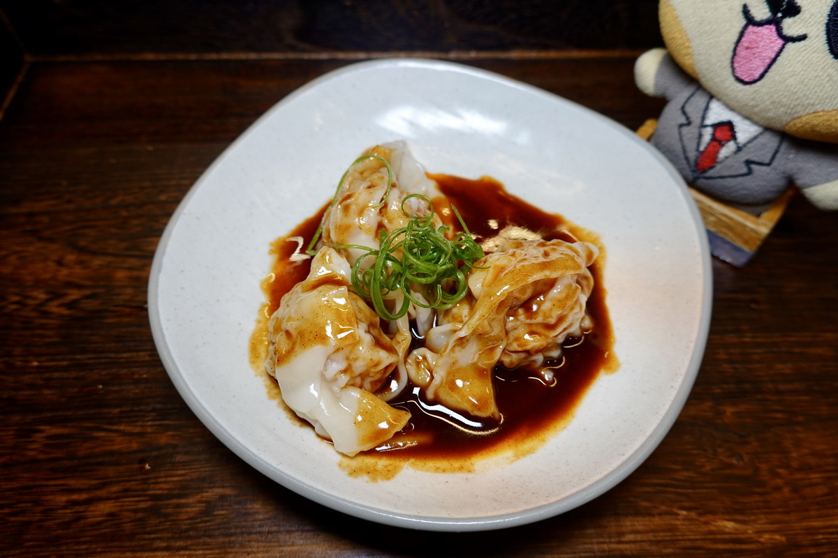 【台北龍山寺站美食】雲水食堂牛肉麵 2026：飯店總經理轉行賣牛肉麵，開店僅2個月就贏得台北牛肉麵節1金、1銅，一鳴驚人，原來背後有洋蔥，自製小菜精彩不要錯過 7496
