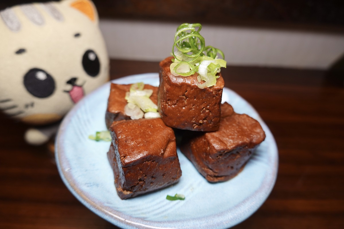 【台北龍山寺站美食】雲水食堂牛肉麵 2026：飯店總經理轉行賣牛肉麵，開店僅2個月就贏得台北牛肉麵節1金、1銅，一鳴驚人，原來背後有洋蔥，自製小菜精彩不要錯過 7496