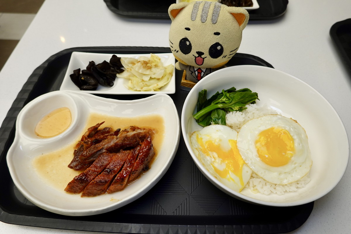 【台北國父紀念館站美食】港仔記燒鵝 2026：美味多汁香嫩燒鵝加正宗港式瀨粉，大巨蛋遠東Garden City美食街的亮點，肥龍叉燒和脆皮燒肉下手要快 7497