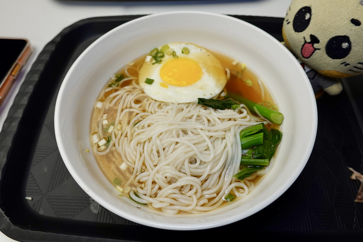 【台北國父紀念館站美食】港仔記燒鵝 2026：美味多汁香嫩燒鵝加正宗港式瀨粉，大巨蛋遠東Garden City美食街的亮點，肥龍叉燒和脆皮燒肉下手要快 7497