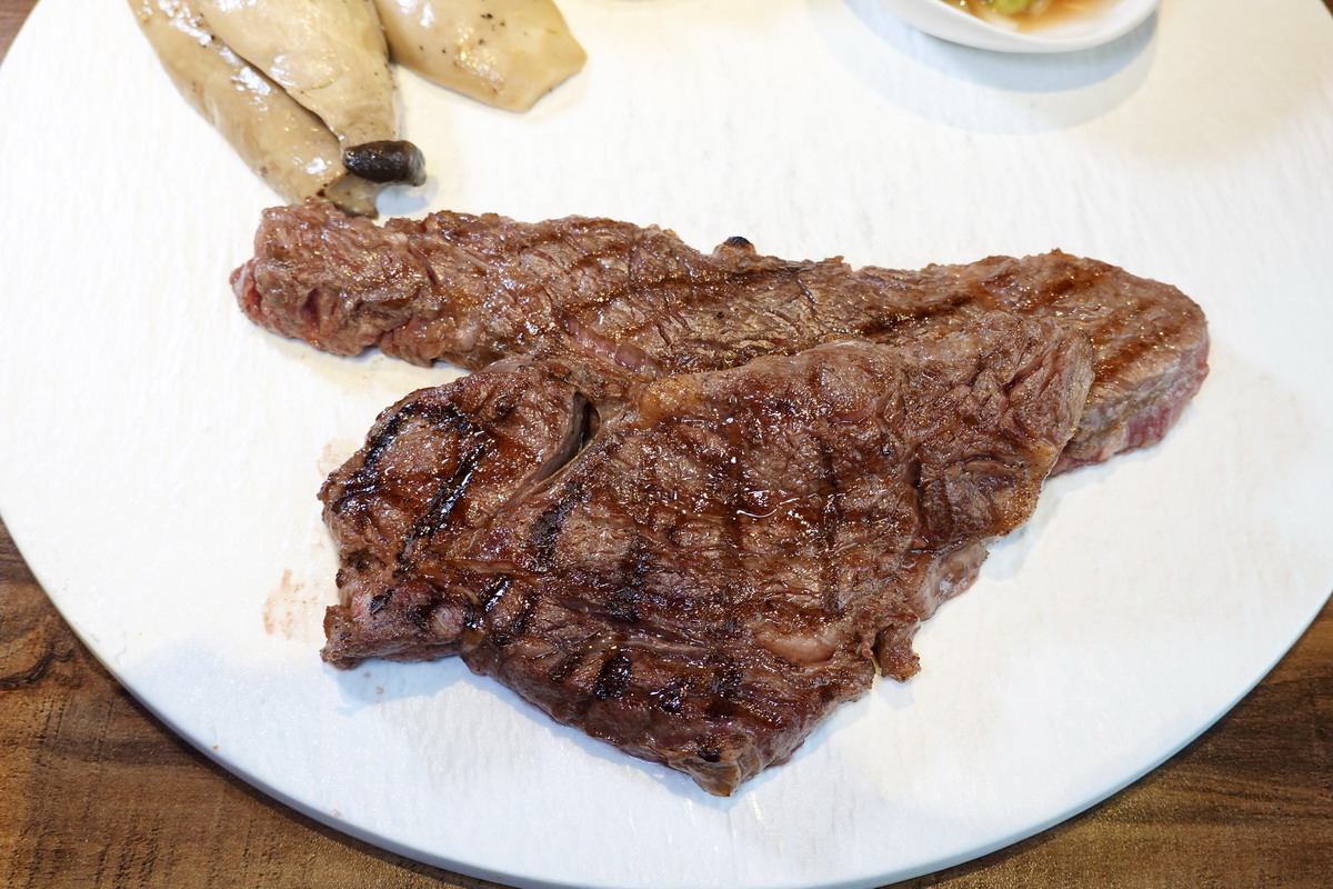 【台北六張犁站美食】亨利客原味炭烤牛排 2026:高CP值平價牛排館之王!免收服務費,直火炭烤牛排美味多汁,日本A5和牛都吃得到,大口吃肉省荷包必收名單 7503 【台北六張犁站美食】亨利客原味炭烤牛排 2026:高CP值平價牛排館之王!免收服務費,直火炭烤牛排美味多汁,日本A5和牛都吃得到,大口吃肉省荷包必收名單 7503