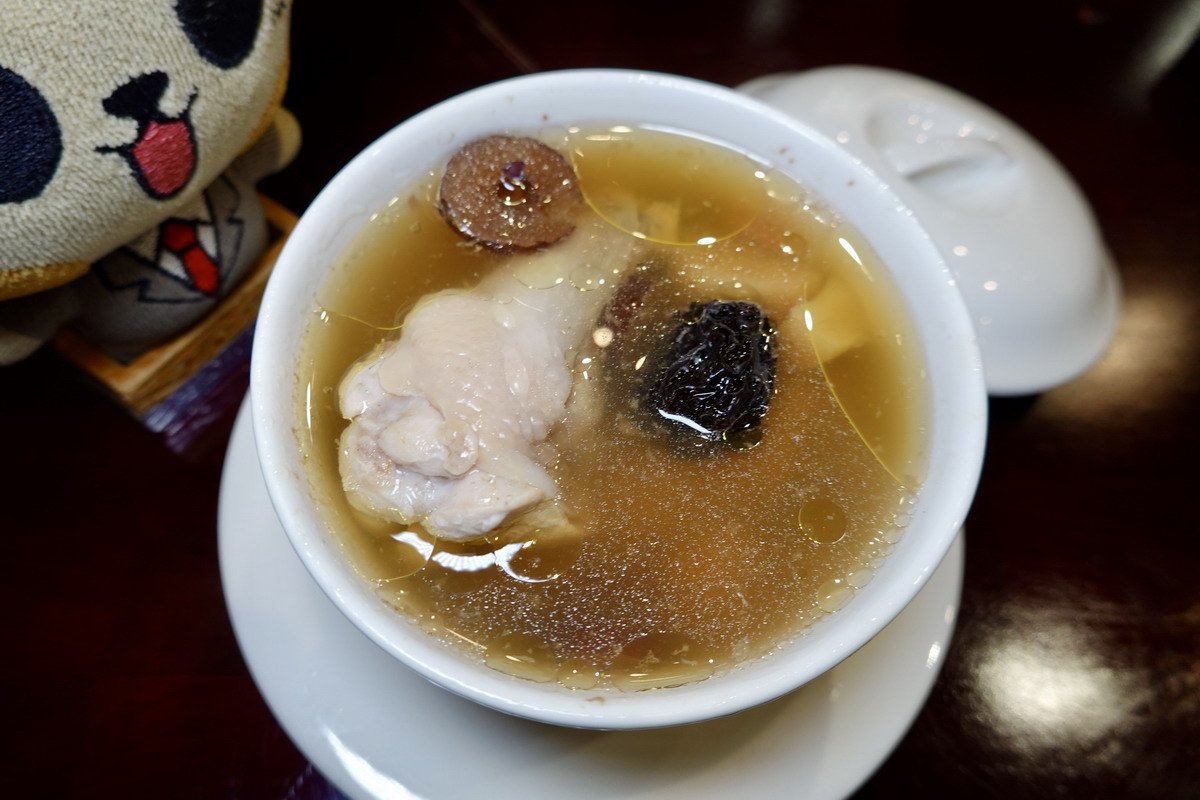 【台北中山國小站美食】川生渝味牛肉麵 2026：低調神秘不現身的蝙蝠俠主廚乃是正宗郫縣豆瓣醬傳人，帶來四川風味紅燒牛肉麵，還有乾麵和雞湯 7511
