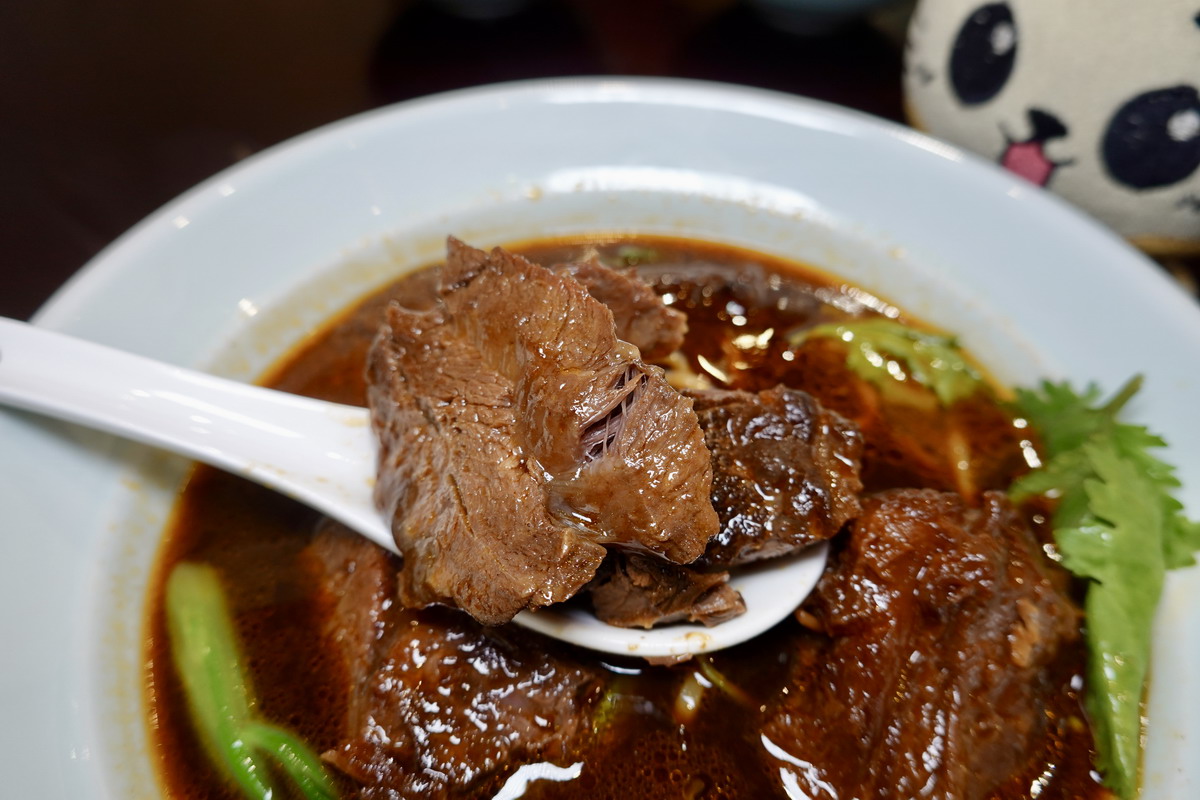【台北中山國小站美食】川生渝味牛肉麵 2026：低調神秘不現身的蝙蝠俠主廚乃是正宗郫縣豆瓣醬傳人，帶來四川風味紅燒牛肉麵，還有乾麵和雞湯 7511