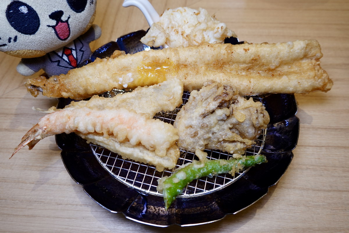 【台北國父紀念館站美食】金子半之助天婦羅 2026：30公分炸穴子魚！日本橋超人氣板前天婦羅登台，現炸新鮮好吃，遠東Garden City熱門排隊店 7514