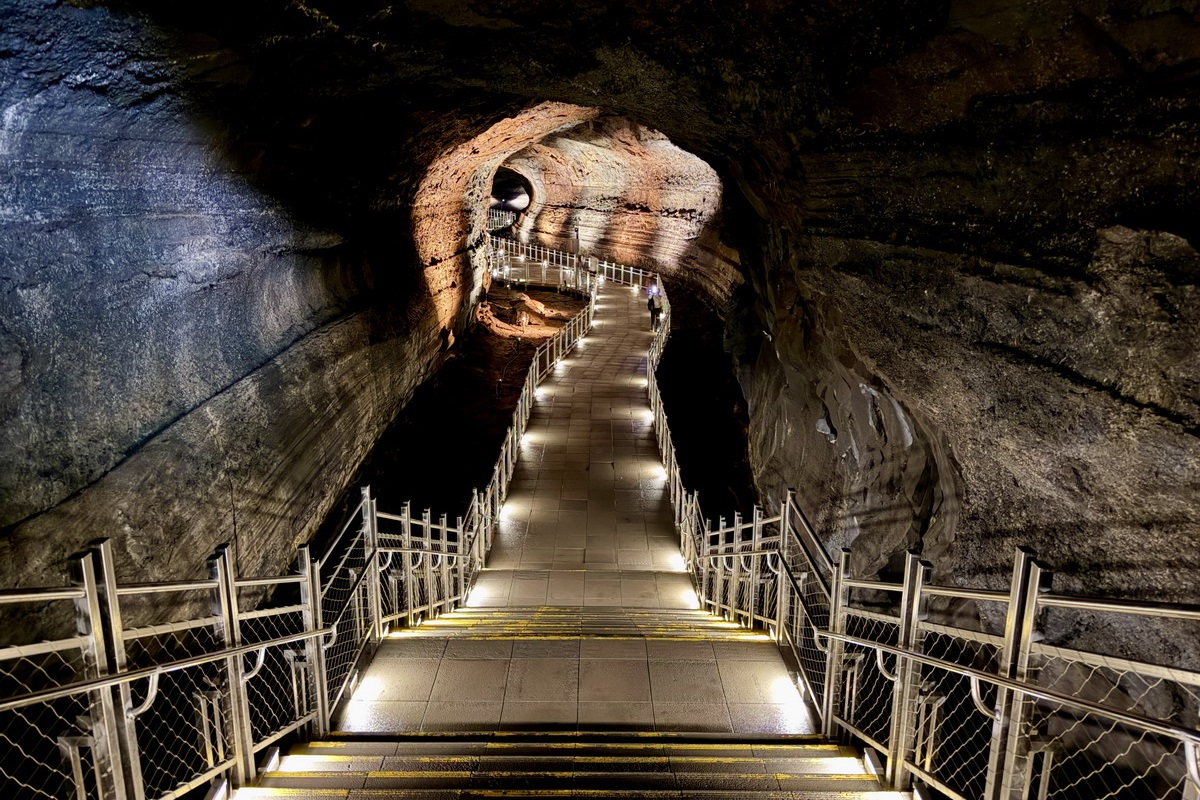 網站近期文章：【韓國濟州島旅遊】萬丈窟 Manjanggul Lava Tube 2026：世界自然遺產，超大型地下火山熔岩洞窟，有世界最大熔岩石柱，濟州島特色景點 7520
