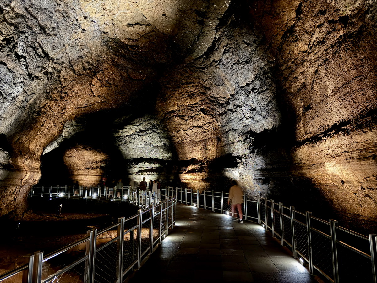 【韓國濟州島旅遊】萬丈窟 Manjanggul Lava Tube 2026：世界自然遺產，超大型地下火山熔岩洞窟，有世界最大熔岩石柱，濟州島特色景點 7520