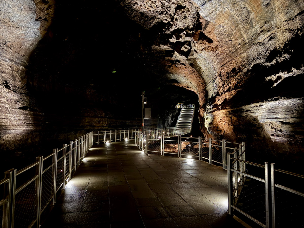 【韓國濟州島旅遊】萬丈窟 Manjanggul Lava Tube 2026：世界自然遺產，超大型地下火山熔岩洞窟，有世界最大熔岩石柱，濟州島特色景點 7520