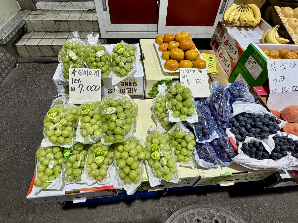 【韓國濟州島旅遊】濟州東門市場與夜市 2026：濟州島最大夜市，有80年歷史，吃遍濟州島特色美食，火燄秀是特色 7523
