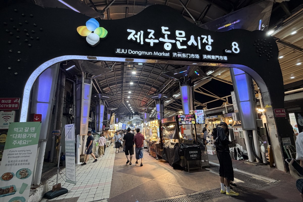 【韓國濟州島旅遊】濟州東門市場與夜市 2026：濟州島最大夜市，有80年歷史，吃遍濟州島特色美食，火燄秀是特色 7523