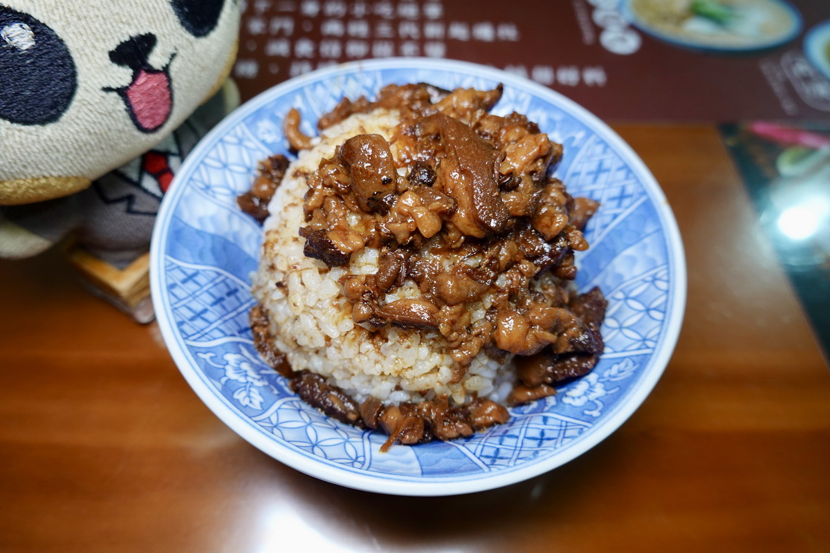 【台北松山站美食】顏加唐 2026:松山麵線名店「東發號」的分支,麵線湯頭不勾芡,傳承阿公的味道,油飯和肉羹不要錯過 7526 【台北松山站美食】顏加唐 2026:松山麵線名店「東發號」的分支,麵線湯頭不勾芡,傳承阿公的味道,油飯和肉羹不要錯過 7526
