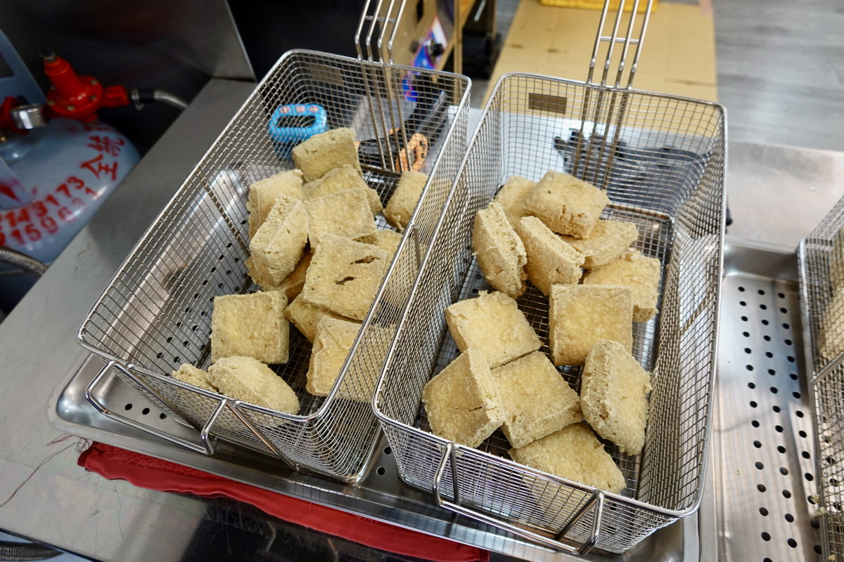 【台北公館站美食】師大分部神之臭豆腐本店 2026:外酥內嫩,被網友稱為「神之臭豆腐」的攤車臭豆腐如今有店面,堅持職人精神,臭豆腐控必吃 7531 【台北公館站美食】師大分部神之臭豆腐本店 2026:外酥內嫩,被網友稱為「神之臭豆腐」的攤車臭豆腐如今有店面,堅持職人精神,臭豆腐控必吃 7531