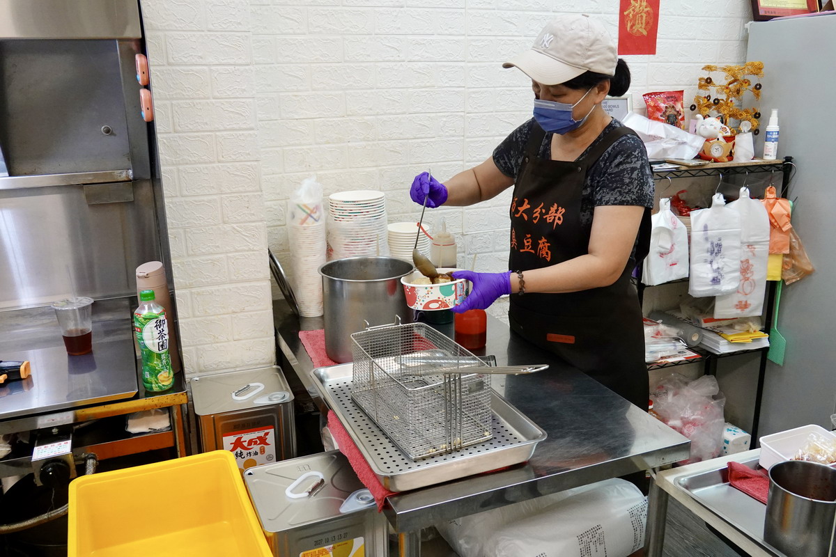 【台北公館站美食】師大分部神之臭豆腐本店 2026:外酥內嫩,被網友稱為「神之臭豆腐」的攤車臭豆腐如今有店面,堅持職人精神,臭豆腐控必吃 7531 【台北公館站美食】師大分部神之臭豆腐本店 2026:外酥內嫩,被網友稱為「神之臭豆腐」的攤車臭豆腐如今有店面,堅持職人精神,臭豆腐控必吃 7531
