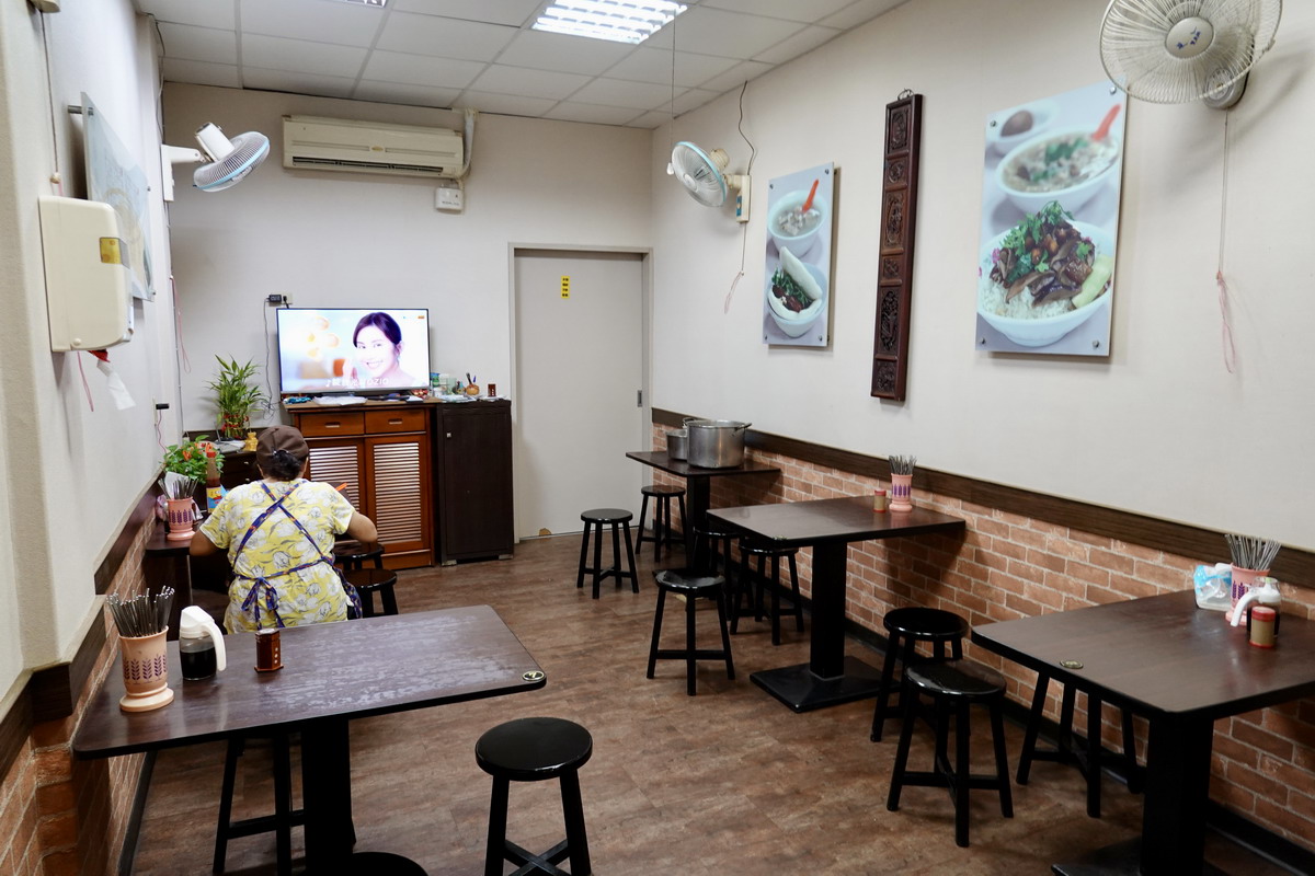 【台北龍山寺站美食】源芳刈包 2026：萬華三大刈包之一，華西街夜市米其林必比登名店，1955年開業，還有滷肉飯和四神湯 7534