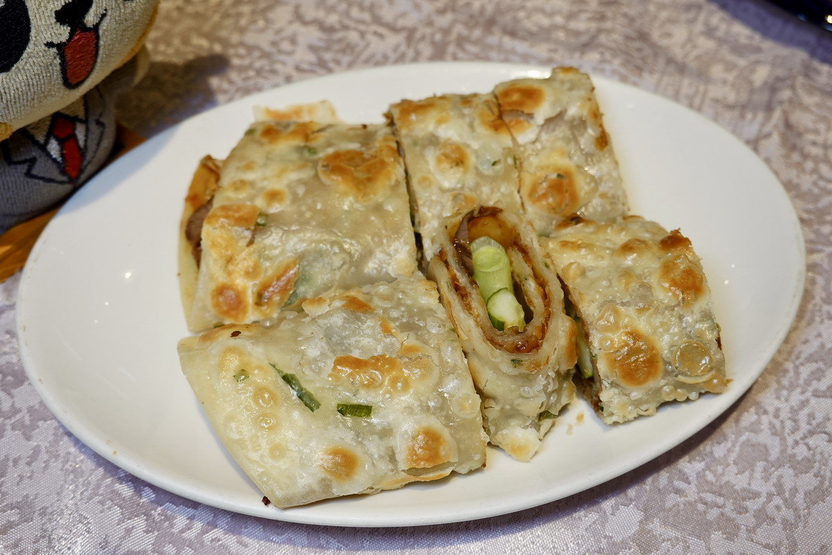 【台北松山區美食】小北平餐館 2026:低調的中式餐館,不訂位吃不到,脆皮雞是招牌,冷天酸菜白肉鍋吃起來 7538 【台北松山區美食】小北平餐館 2026:低調的中式餐館,不訂位吃不到,脆皮雞是招牌,冷天酸菜白肉鍋吃起來 7538