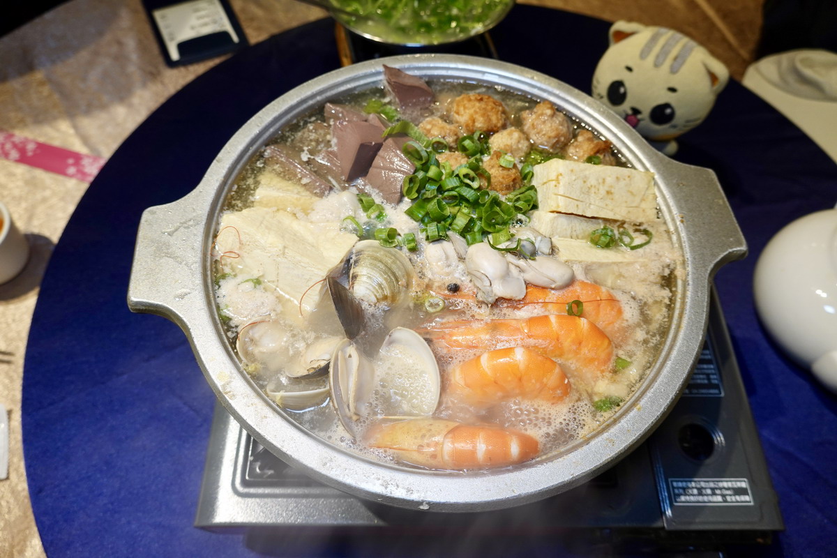 【台北松山區美食】小北平餐館 2026:低調的中式餐館,不訂位吃不到,脆皮雞是招牌,冷天酸菜白肉鍋吃起來 7538 【台北松山區美食】小北平餐館 2026:低調的中式餐館,不訂位吃不到,脆皮雞是招牌,冷天酸菜白肉鍋吃起來 7538