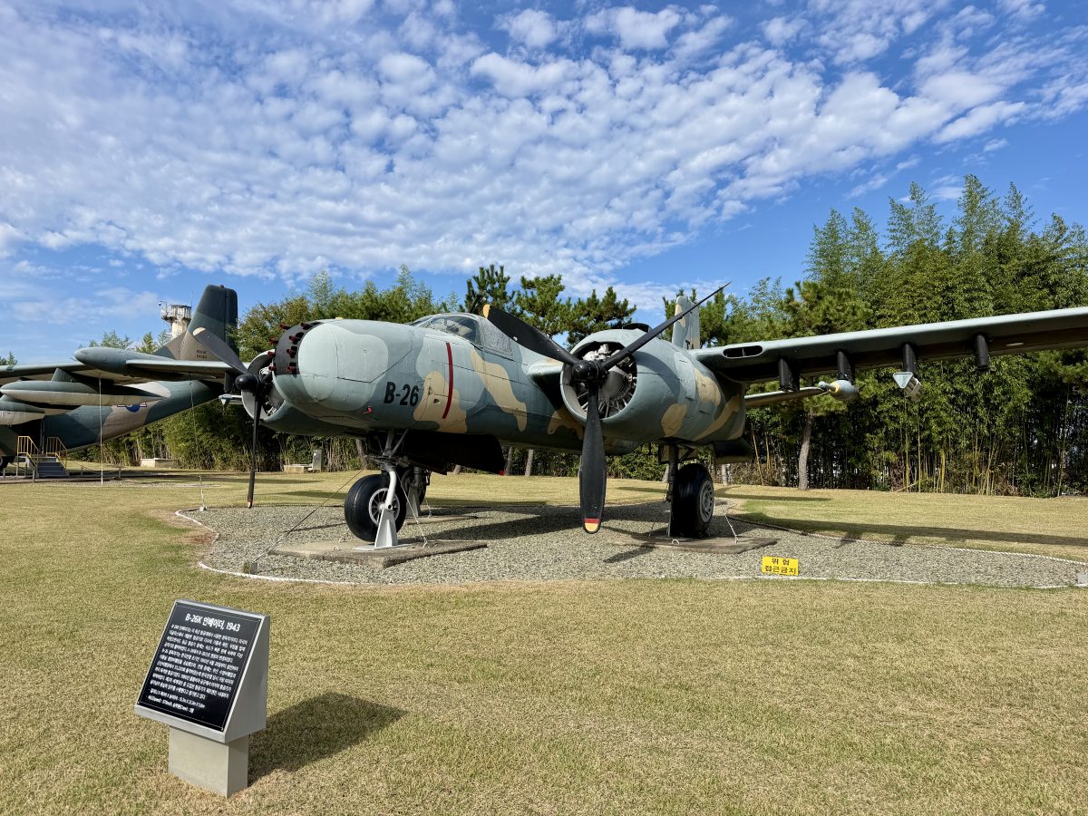 【韓國泗川旅遊】泗川航空宇宙博物館 Sacheon Aerospace Museum (Part.1) 2026:航空迷的樂園,陳列多架歷史名機,包含B-29轟炸機及C-54韓國總統專機 7547 【韓國泗川旅遊】泗川航空宇宙博物館 Sacheon Aerospace Museum (Part.1) 2026:航空迷的樂園,陳列多架歷史名機,包含B-29轟炸機及C-54韓國總統專機 7547