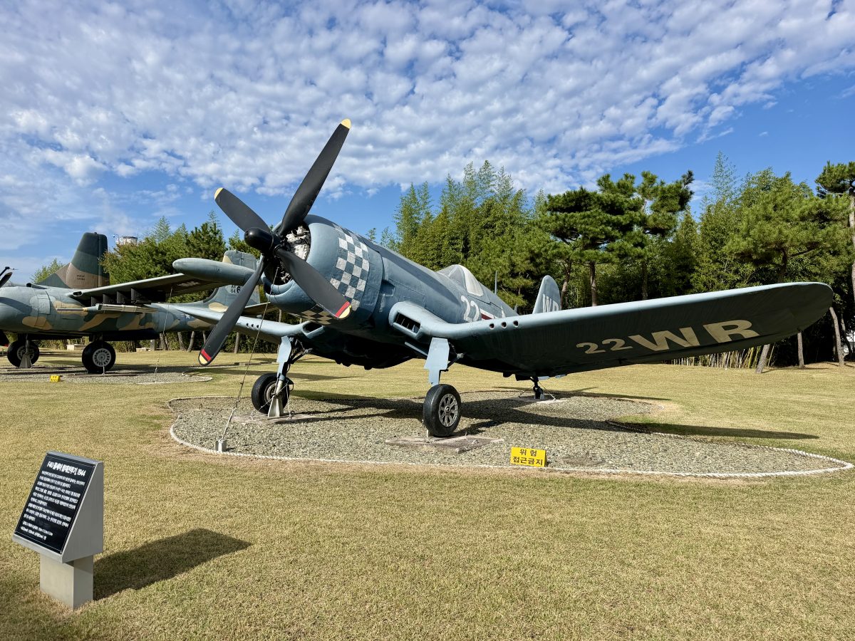 【韓國泗川旅遊】泗川航空宇宙博物館 Sacheon Aerospace Museum (Part.1) 2026:航空迷的樂園,陳列多架歷史名機,包含B-29轟炸機及C-54韓國總統專機 7547 【韓國泗川旅遊】泗川航空宇宙博物館 Sacheon Aerospace Museum (Part.1) 2026:航空迷的樂園,陳列多架歷史名機,包含B-29轟炸機及C-54韓國總統專機 7547