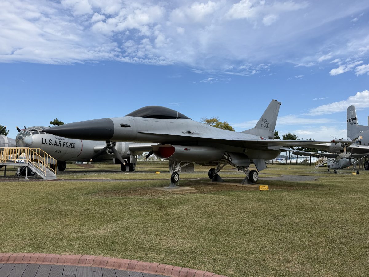 【韓國泗川旅遊】泗川航空宇宙博物館 Sacheon Aerospace Museum (Part.1) 2026:航空迷的樂園,陳列多架歷史名機,包含B-29轟炸機及C-54韓國總統專機 7547 【韓國泗川旅遊】泗川航空宇宙博物館 Sacheon Aerospace Museum (Part.1) 2026:航空迷的樂園,陳列多架歷史名機,包含B-29轟炸機及C-54韓國總統專機 7547