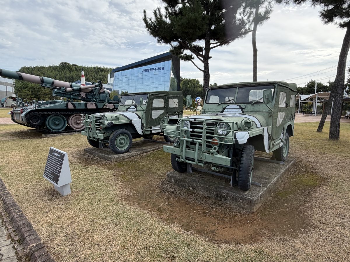 【韓國泗川旅遊】泗川航空宇宙博物館 Sacheon Aerospace Museum (Part.1) 2026:航空迷的樂園,陳列多架歷史名機,包含B-29轟炸機及C-54韓國總統專機 7547 【韓國泗川旅遊】泗川航空宇宙博物館 Sacheon Aerospace Museum (Part.1) 2026:航空迷的樂園,陳列多架歷史名機,包含B-29轟炸機及C-54韓國總統專機 7547