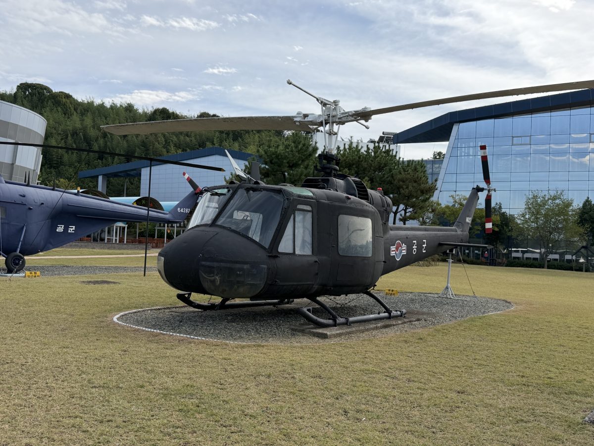 【韓國泗川旅遊】泗川航空宇宙博物館 Sacheon Aerospace Museum (Part.1) 2026:航空迷的樂園,陳列多架歷史名機,包含B-29轟炸機及C-54韓國總統專機 7547 【韓國泗川旅遊】泗川航空宇宙博物館 Sacheon Aerospace Museum (Part.1) 2026:航空迷的樂園,陳列多架歷史名機,包含B-29轟炸機及C-54韓國總統專機 7547