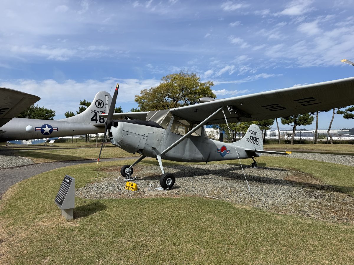 【韓國泗川旅遊】泗川航空宇宙博物館 Sacheon Aerospace Museum (Part.1) 2026:航空迷的樂園,陳列多架歷史名機,包含B-29轟炸機及C-54韓國總統專機 7547 【韓國泗川旅遊】泗川航空宇宙博物館 Sacheon Aerospace Museum (Part.1) 2026:航空迷的樂園,陳列多架歷史名機,包含B-29轟炸機及C-54韓國總統專機 7547
