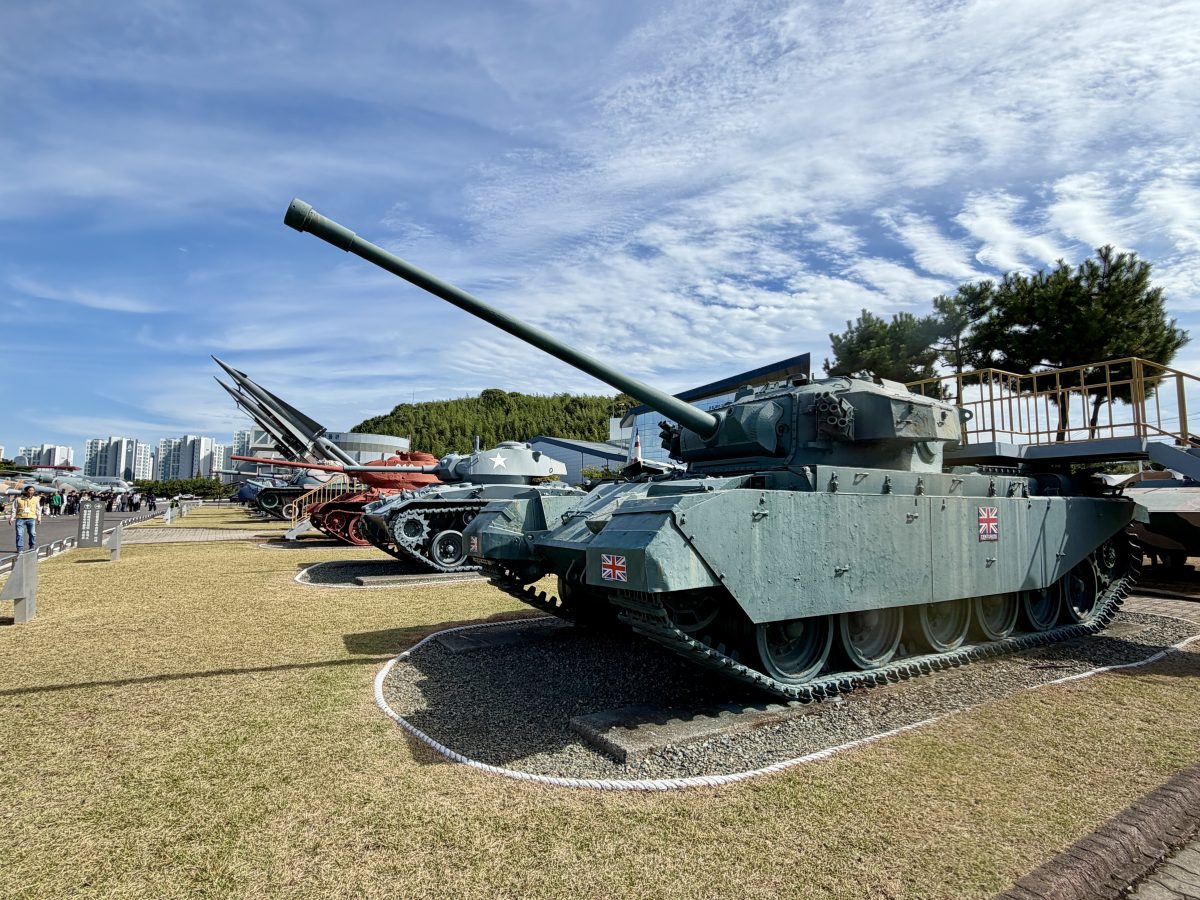 【韓國泗川旅遊】泗川航空宇宙博物館 Sacheon Aerospace Museum (Part.1) 2026:航空迷的樂園,陳列多架歷史名機,包含B-29轟炸機及C-54韓國總統專機 7547 【韓國泗川旅遊】泗川航空宇宙博物館 Sacheon Aerospace Museum (Part.1) 2026:航空迷的樂園,陳列多架歷史名機,包含B-29轟炸機及C-54韓國總統專機 7547